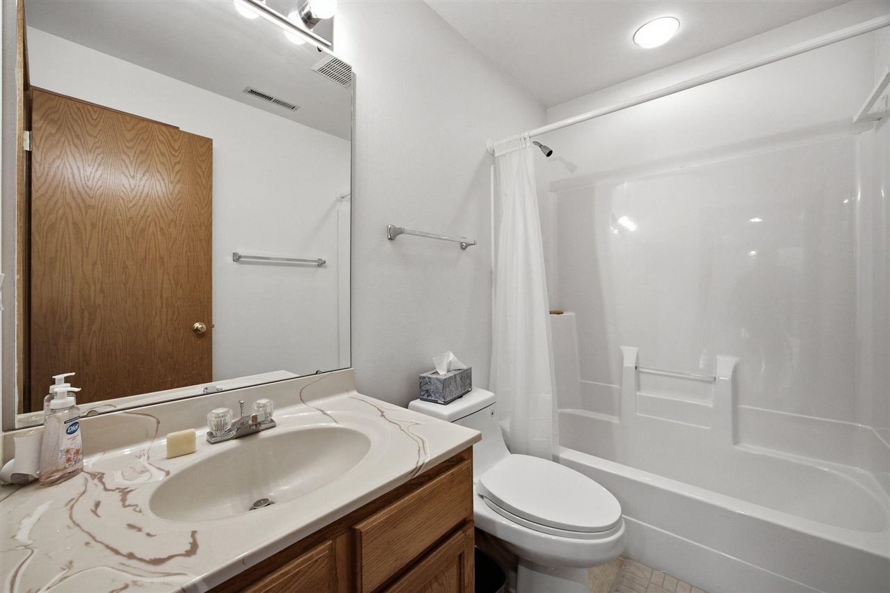 1422 Crossings Court Cedar Rapids IA 52402