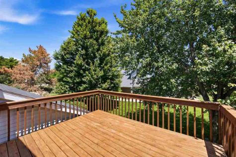 1422 Crossings Court Cedar Rapids IA 52402