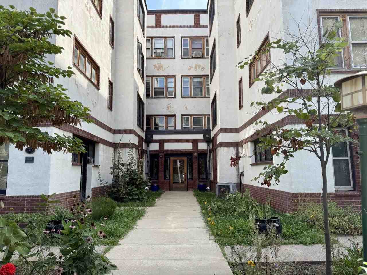 228 S Summit Street Iowa City IA 52240