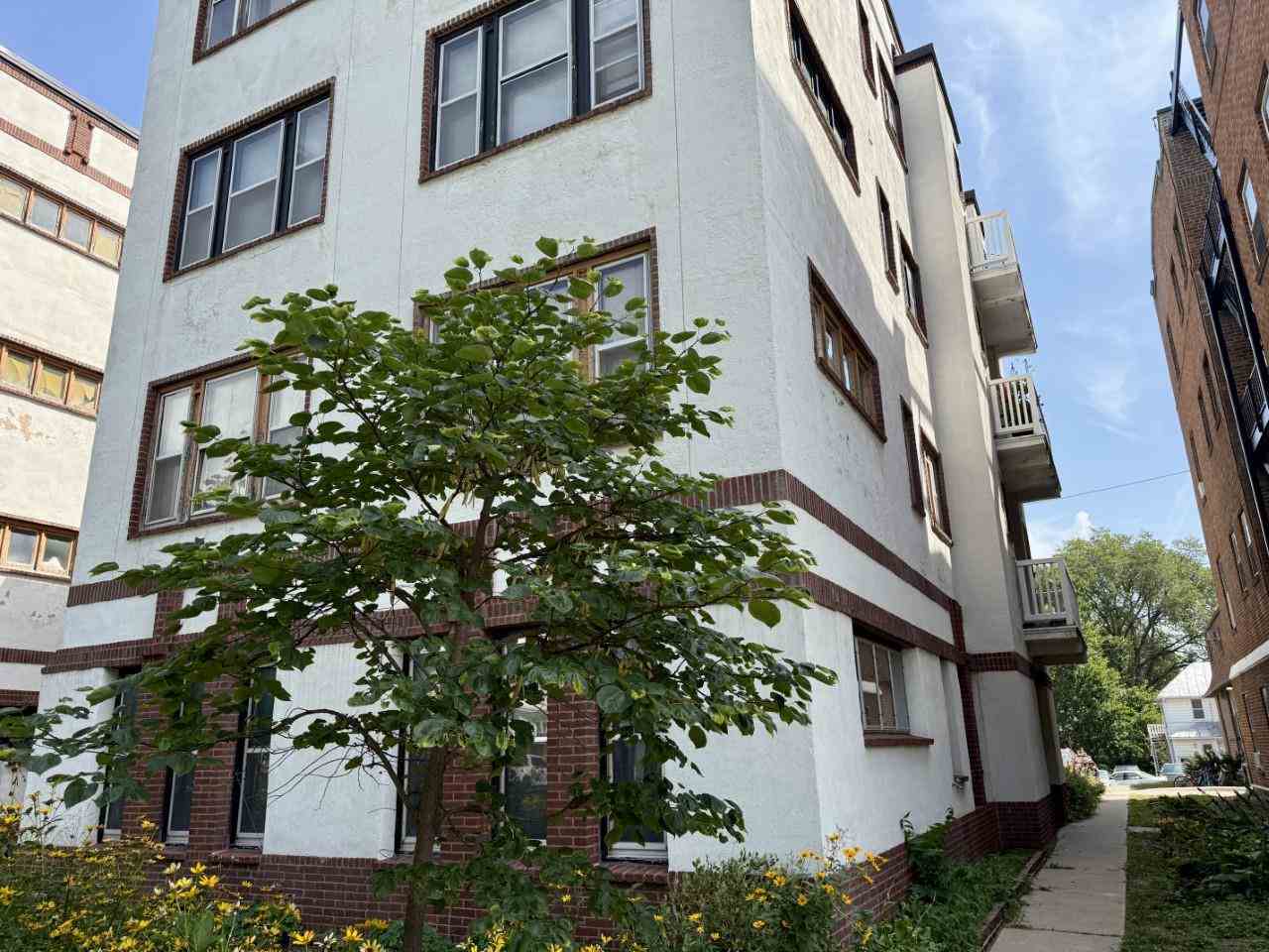 228 S Summit Street Iowa City IA 52240