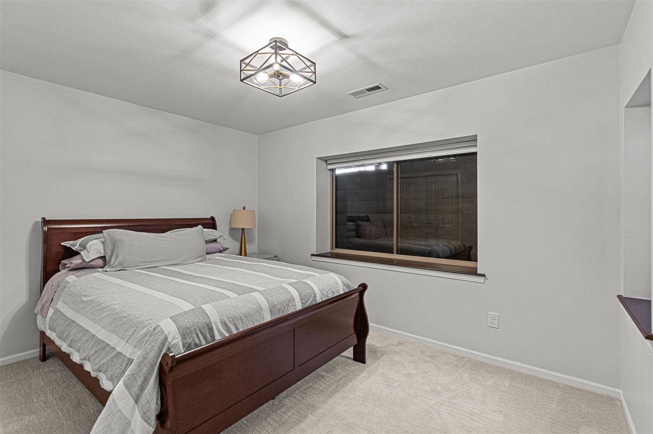 704 Mission Point Road Iowa City IA 52245