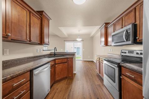 1492 Burr Drive North Liberty IA 52317