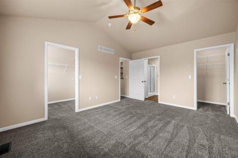 1492 Burr Drive North Liberty IA 52317