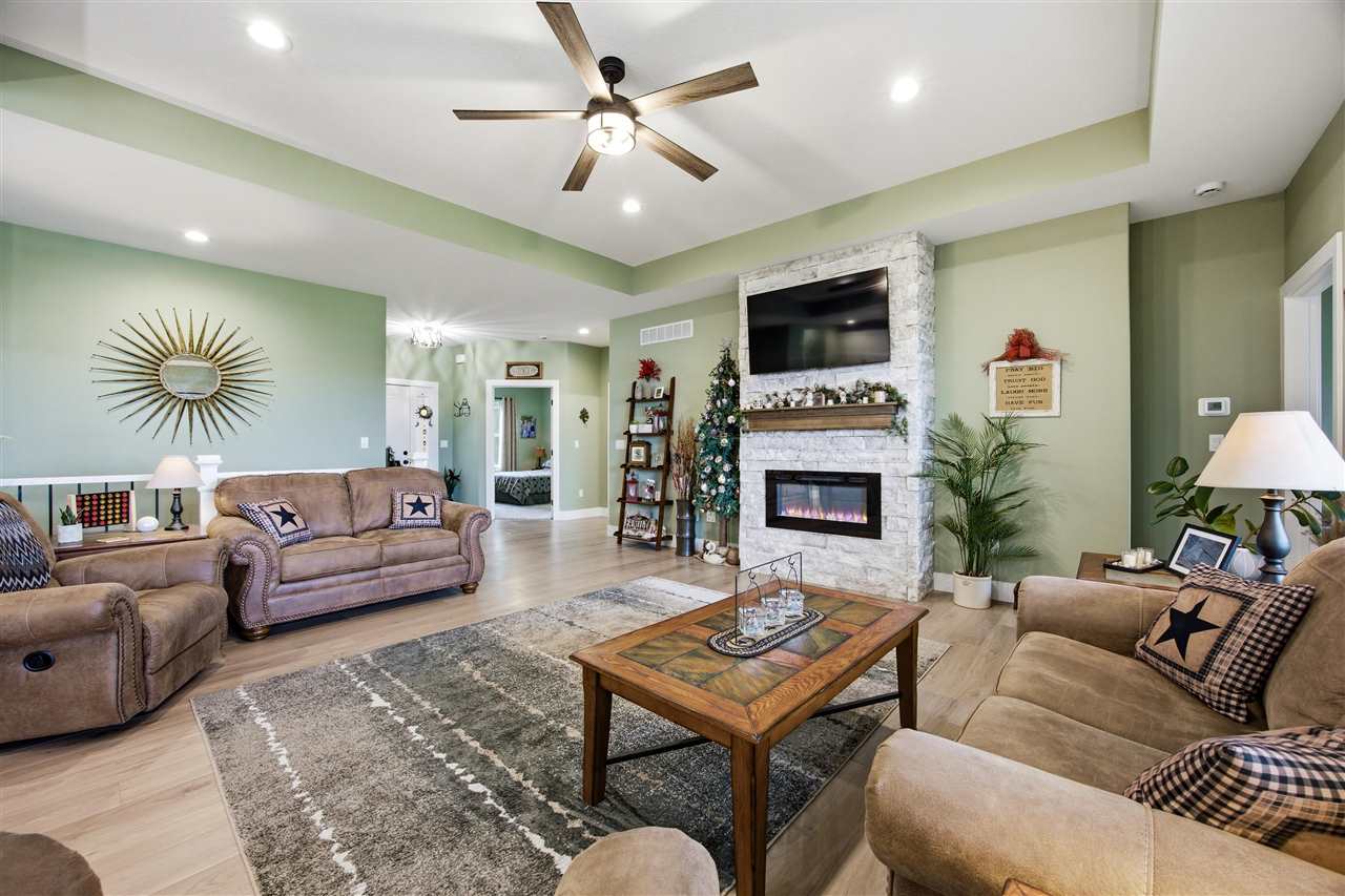 419 15th Avenue SW Mt Vernon IA 52314