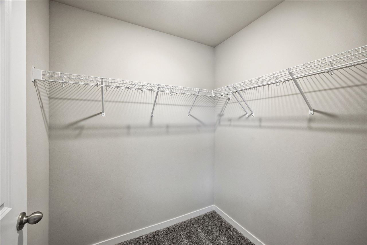 827 Oak Drive Palo IA 52324