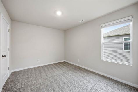 827 Oak Drive Palo IA 52324