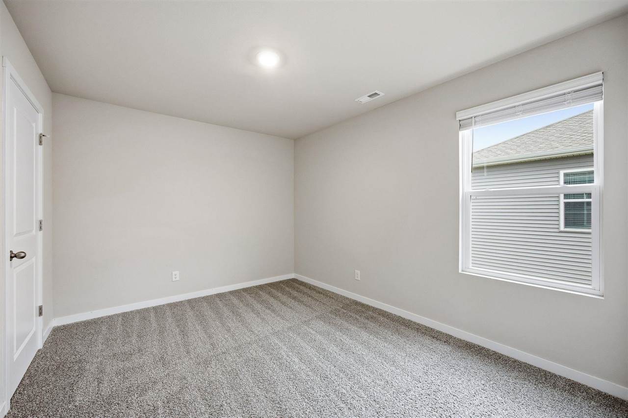 827 Oak Drive Palo IA 52324
