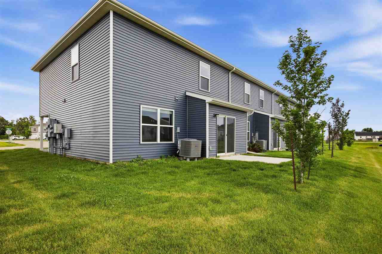 827 Oak Drive Palo IA 52324