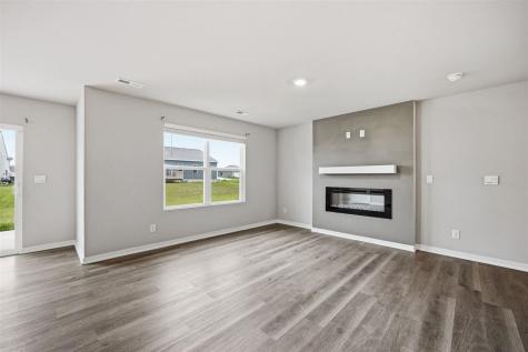 827 Oak Drive Palo IA 52324