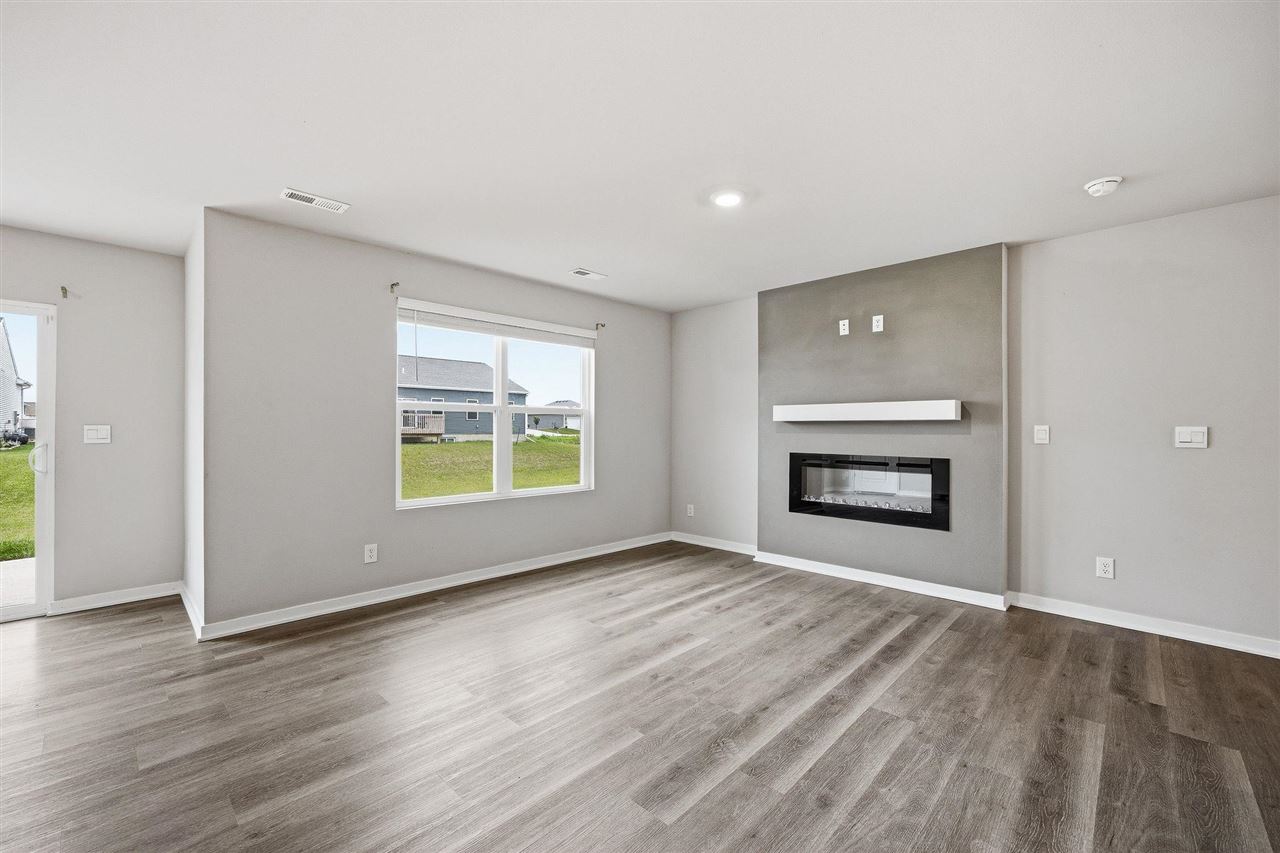 827 Oak Drive Palo IA 52324