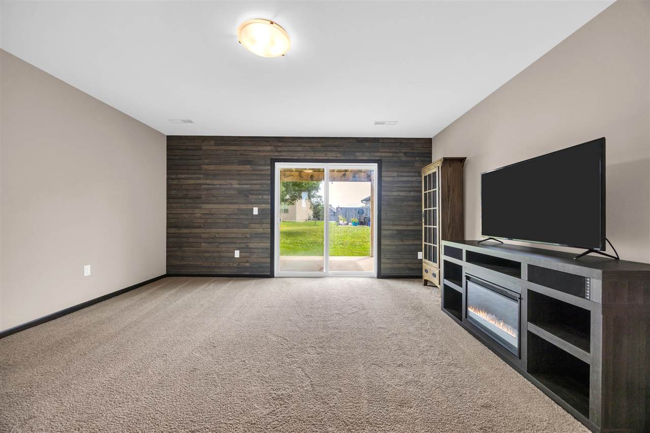 351 Cypress Court Solon IA 52333