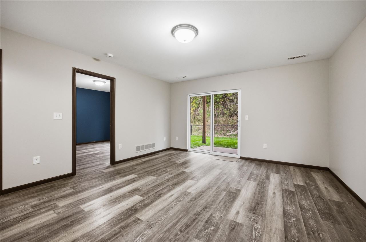 453 Rj Drive Tiffin IA 52340