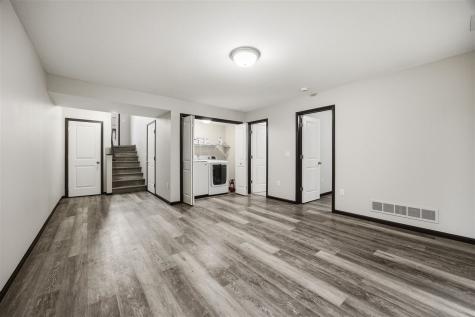 453 Rj Drive Tiffin IA 52340