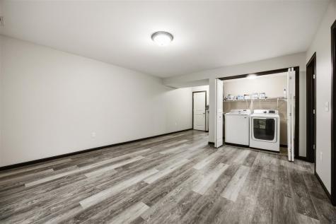 453 Rj Drive Tiffin IA 52340