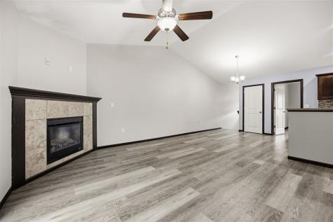 453 Rj Drive Tiffin IA 52340
