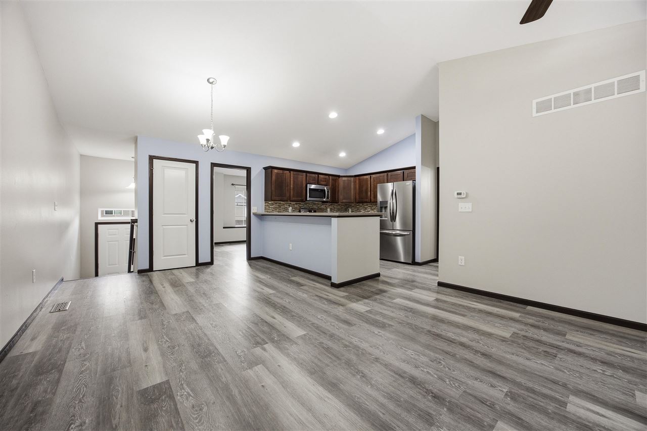 453 Rj Drive Tiffin IA 52340