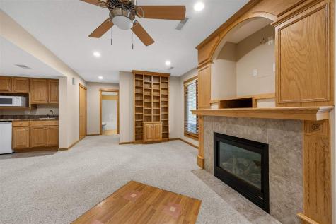 1477 Buckingham Place Iowa City IA 52240