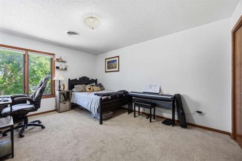 904 West Side Drive Iowa City IA 52246
