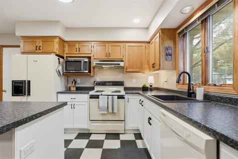 2510 Bluffwood Circle Iowa City IA 52245
