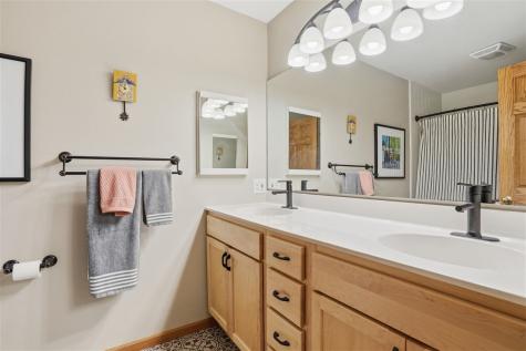 2510 Bluffwood Circle Iowa City IA 52245