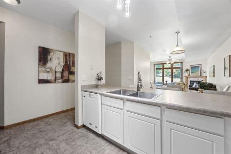 1753 Louis Place Iowa City IA 52245