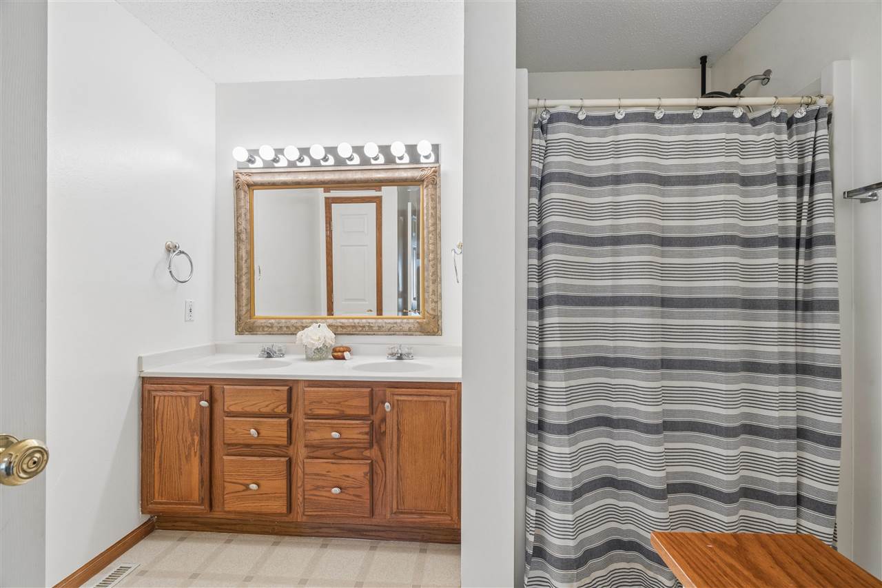 7306 Walden Road NE Cedar Rapids IA 52402