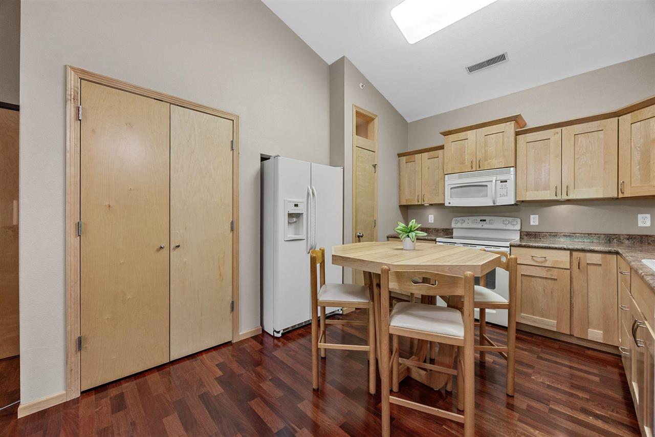 1092 Walnut Avenue Riverside IA 52327