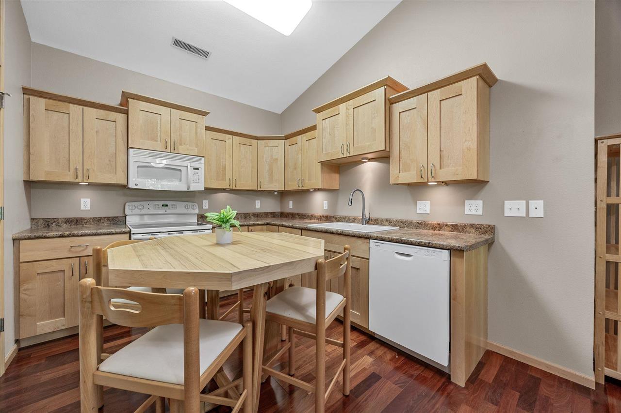 1092 Walnut Avenue Riverside IA 52327