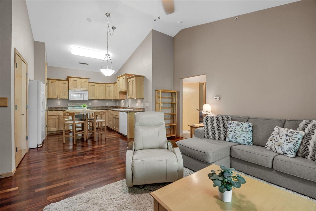 1092 Walnut Avenue Riverside IA 52327
