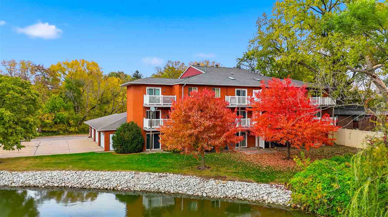 321 Woodside Drive Iowa City IA 52246