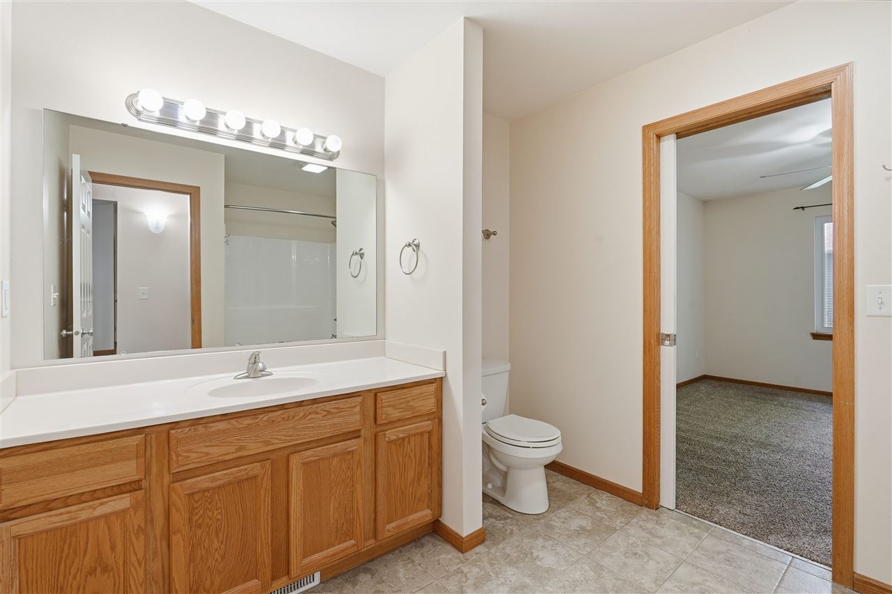 1009 Twilight Drive North Liberty IA 52317
