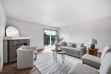 556 West Side Drive Iowa City IA 52246