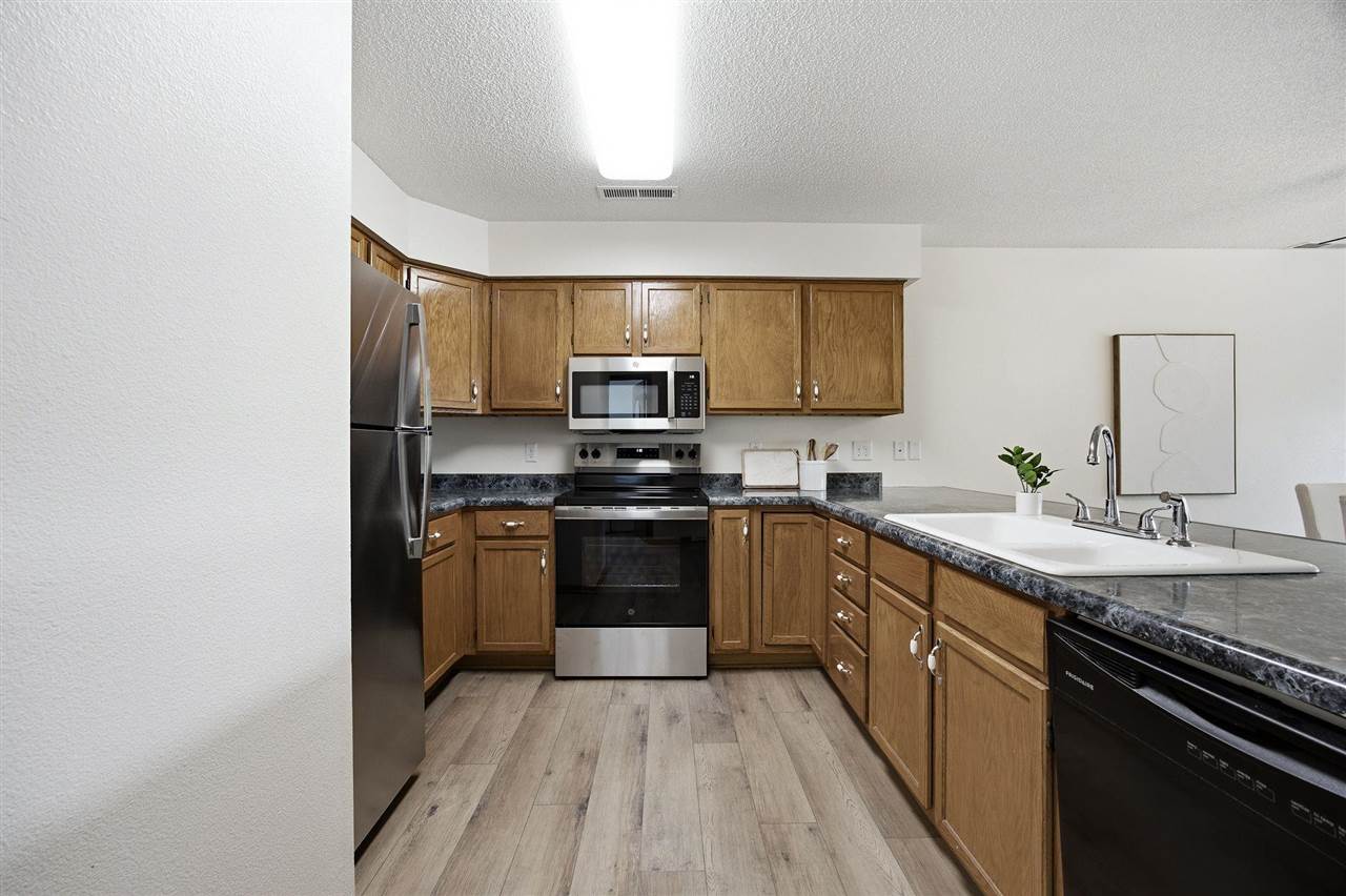 556 West Side Drive Iowa City IA 52246