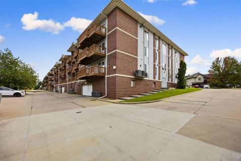556 West Side Drive Iowa City IA 52246