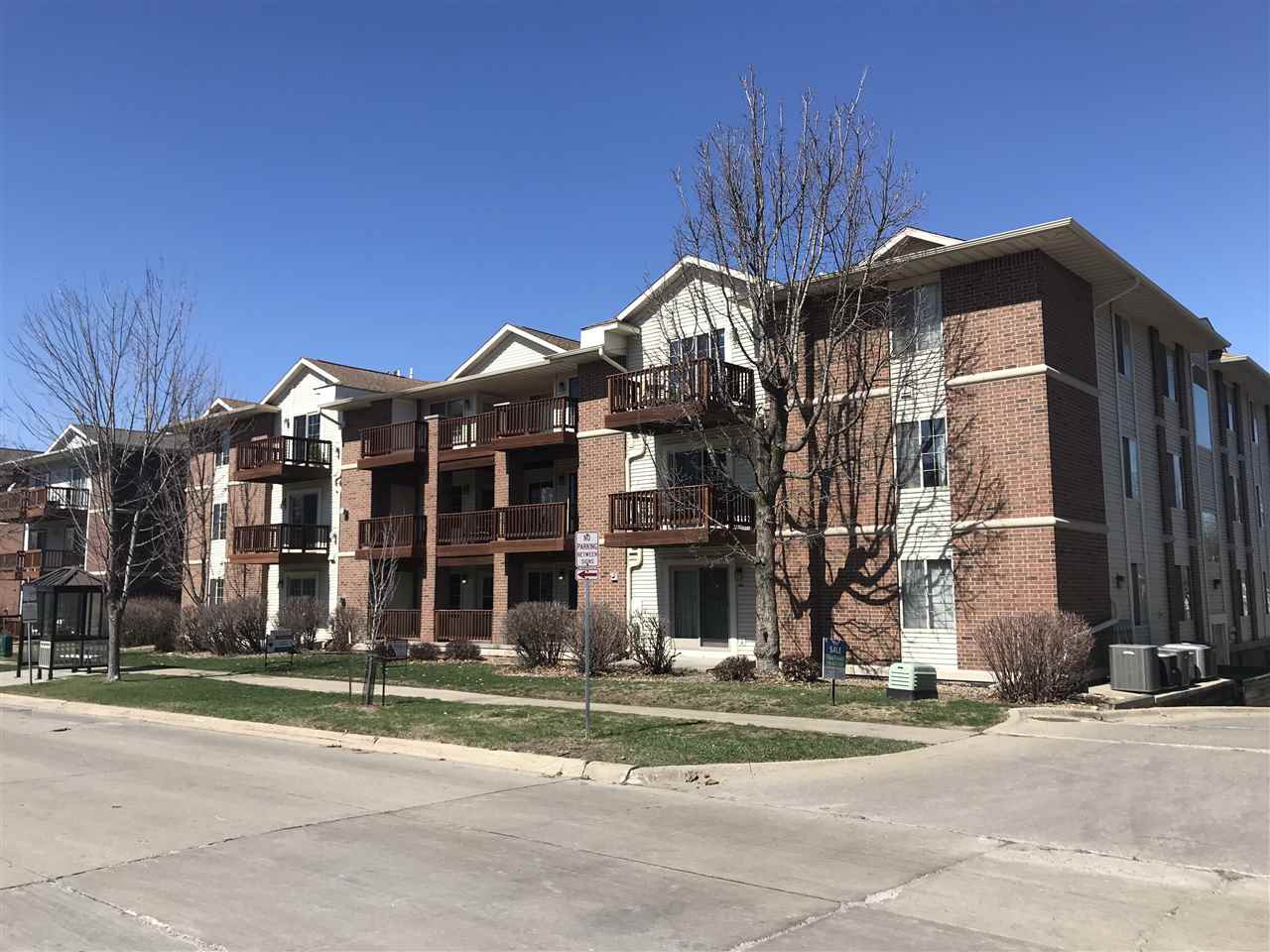 454 West Side Drive Iowa City IA 52246