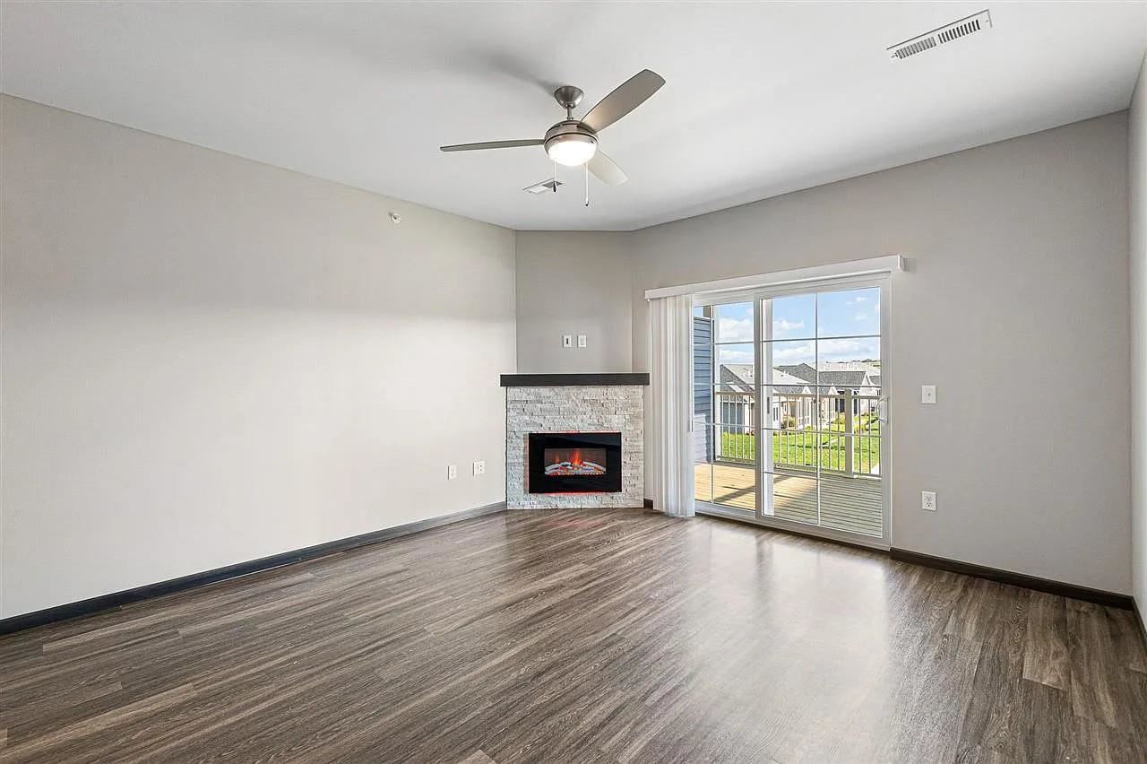 2873 Spring Rose Circle Coralville IA 52241