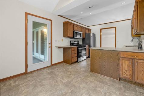 129 Cayman Street Iowa City IA 52245
