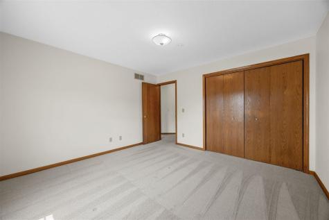 129 Cayman Street Iowa City IA 52245