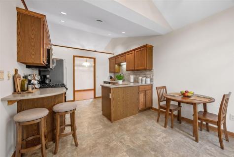 129 Cayman Street Iowa City IA 52245