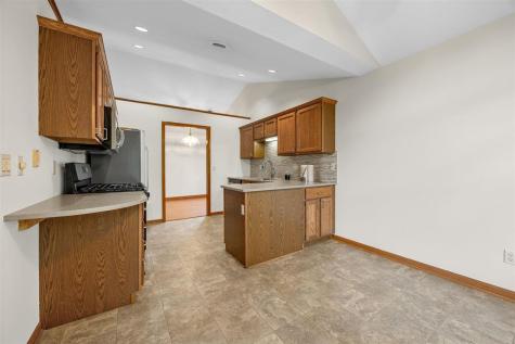 129 Cayman Street Iowa City IA 52245
