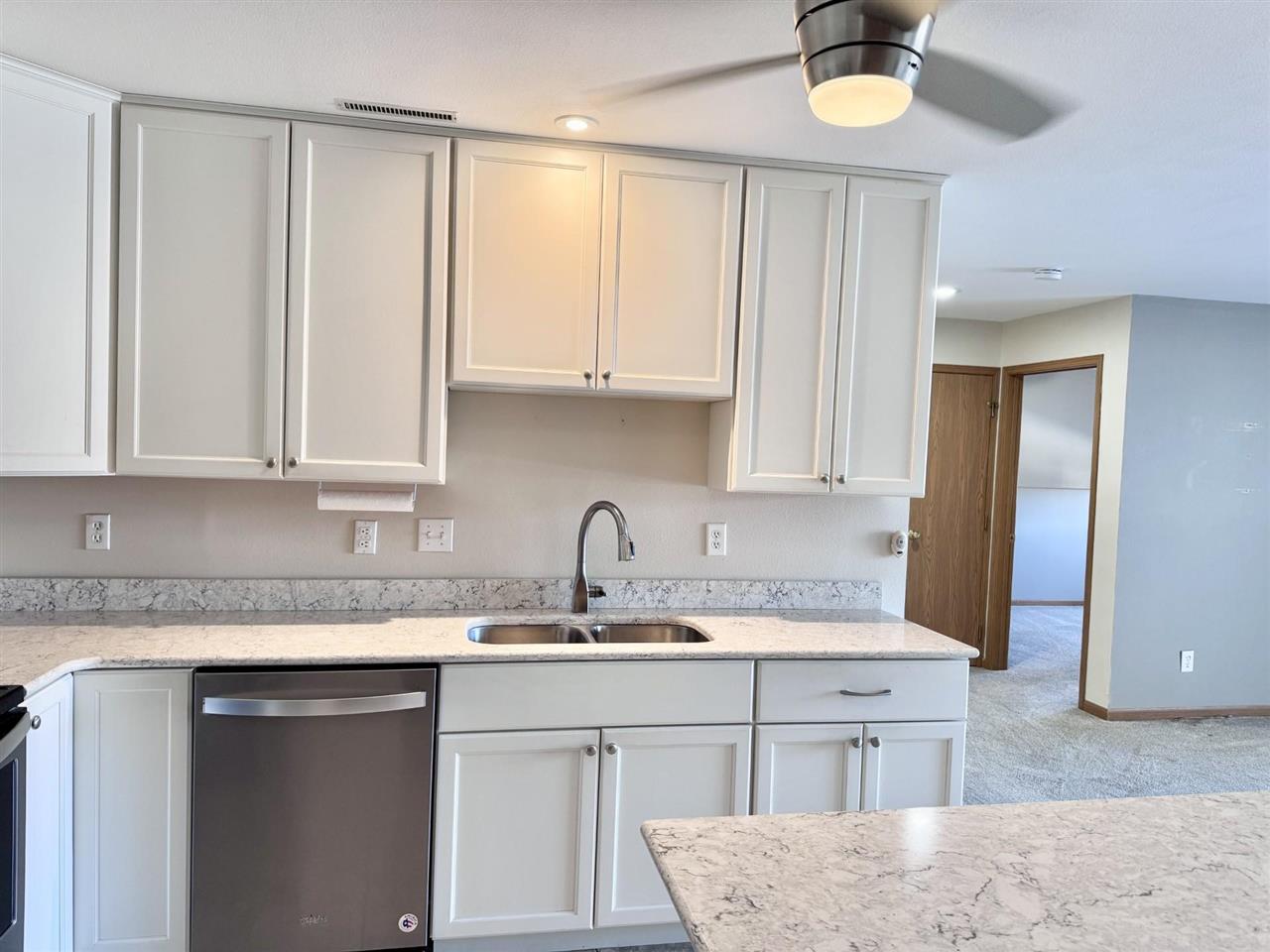 6410 NE Creekside Drive Cedar Rapids IA 52402