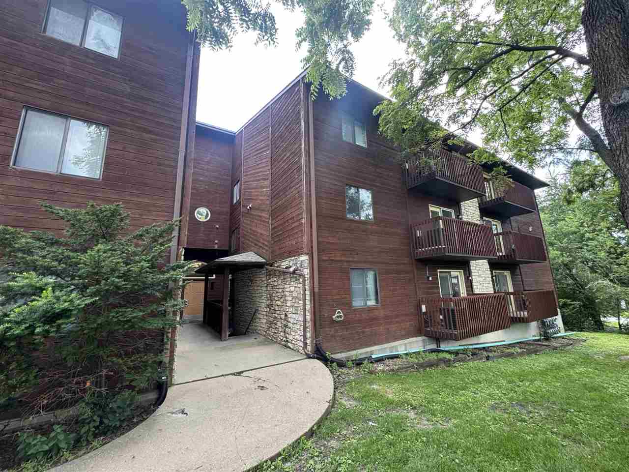 25 Lincoln Avenue #13 Iowa City IA 52246