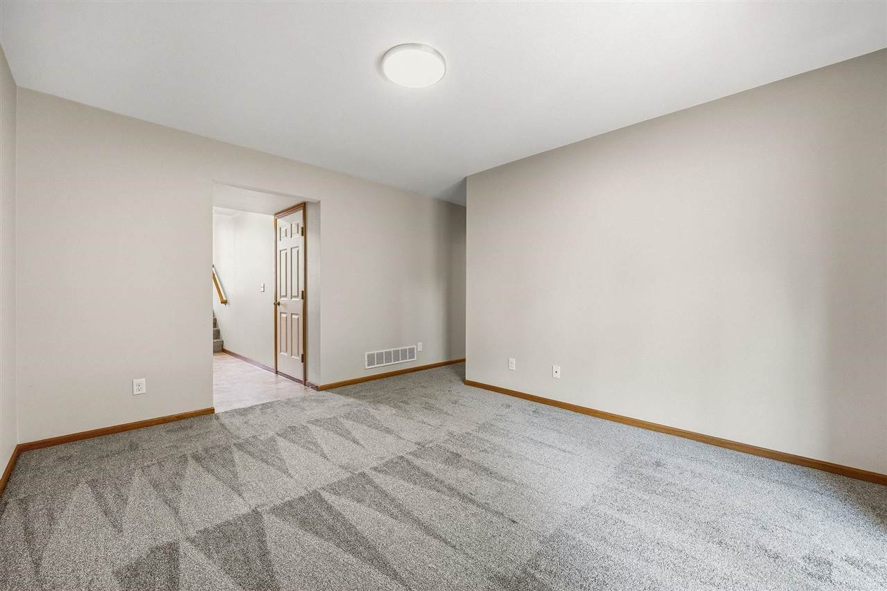 1064 Sunny Side Drive North Liberty IA 52317