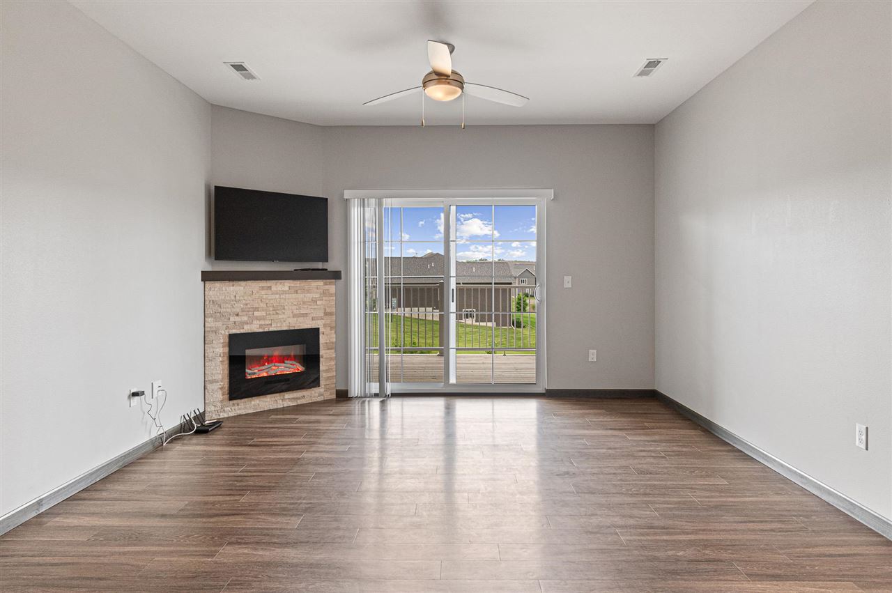 2871 Spring Rose Circle #207 Coralville IA 52241