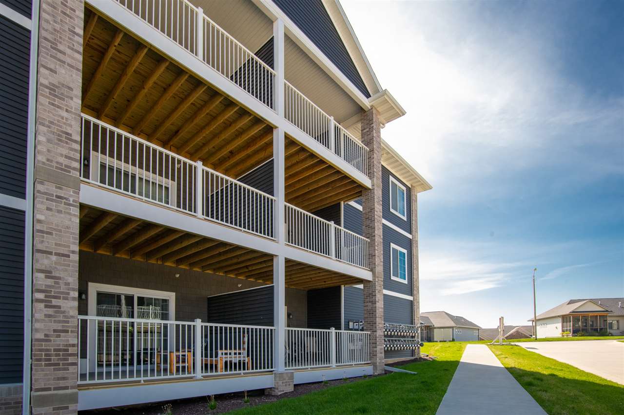 2877 Spring Rose Circle #301 Coralville IA 52241