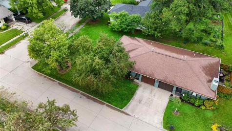 3302 Hanover Court Iowa City IA 52245