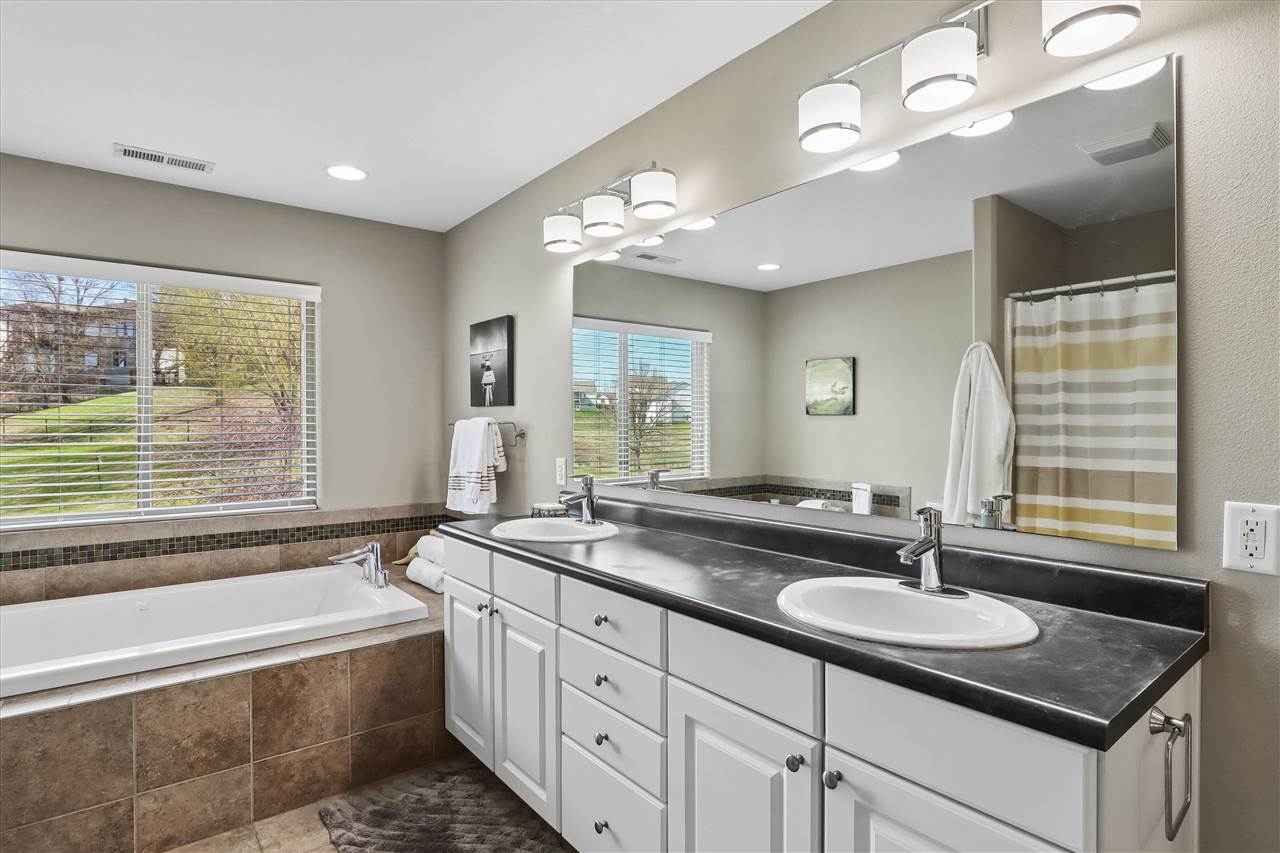 232 Woodfield Lane Tiffin IA 52340