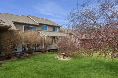 232 Woodfield Lane Tiffin IA 52340