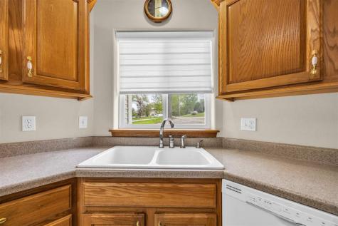 396 Teakwood Lane Cedar Rapids IA 52402