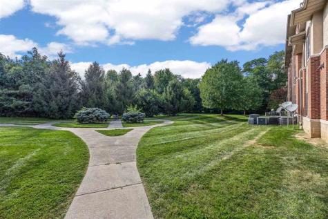 1779 Louis Place Iowa City IA 52246